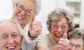 Bảo vệ sức khỏe người già mùa nắng nóng