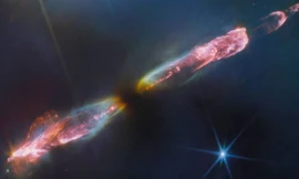 Hình ảnh ngôi sao mới đang phun khí ầm ầm trên dải thiên hà