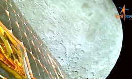 Xem những bức ảnh tuyệt đẹp khi tàu đổ bộ Chandrayaan-3 của Ấn Độ đi vào quỹ đạo Mặt trăng 