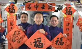 Phi hành gia Trung Quốc chúc Tết từ Thiên Cung 
