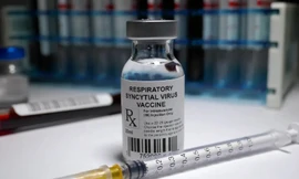 Mỹ phê duyệt vắc xin ngừa virus hợp bào hô hấp đầu tiên trên thế giới