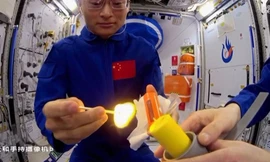 Xem các phi hành gia Trung Quốc thắp ngọn lửa hình cầu trên trạm vũ trụ Thiên Cung 