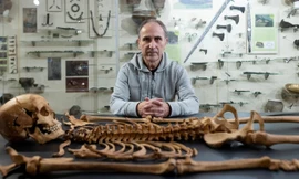 Thi thể người ở thế kỷ 17 bị khóa chân cho thấy niềm tin về ma cà rồng 