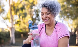 Hãy uống 8-10 cốc nước/ngày nếu không muốn chết sớm, già nhanh