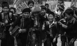 Những đôi mắt trẻ thơ luôn ánh lên niềm hy vọng được đi học