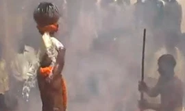 Kỳ nhân nướng mình trên lửa