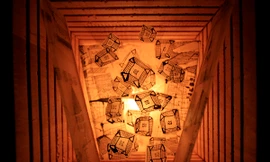 Ngắm bản đồ 3D thu nhỏ điêu khắc từ giấy