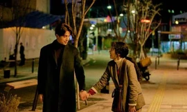 Vừa bén duyên trong ‘Single in Seoul', Lee Dong Wook và Lim Soo Jung lại tái ngộ khiến khán giả 'đứng ngồi không yên'