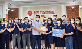 Apollo Silicone đóng góp 300 triệu cho quỹ Vaccine vượt qua COVID-19