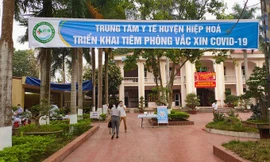 F0 trèo tường trốn khỏi Bệnh viện dã chiến ở Bắc Giang