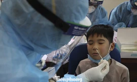 Khẩn cấp lấy mẫu xét nghiệm 1.500 học sinh trường tiểu học Xuân Phương - Hà Nội