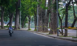 Hà Nội thời 'giăng dây', đường phố vắng bóng người