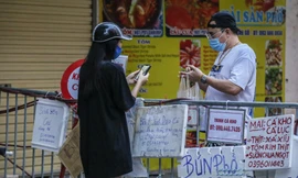 Đi 'chợ nhà giàu' ở Hà Nội thời giãn cách, cứ alo là có hàng