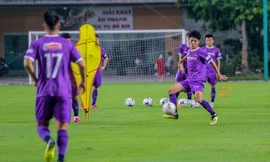 U22 Việt Nam luyện tập buổi đầu khi vắng bóng thầy Park