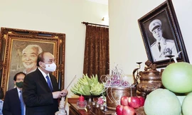 Chủ tịch nước dâng hương tưởng nhớ Đại tướng Võ Nguyên Giáp