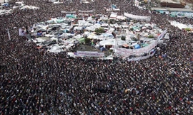 Đám đông người biểu tình chống chính phủ tại Quảng trường Tahrir ở Cairo Ảnh: AP