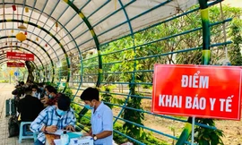 Sinh viên trường ĐH Sài Gòn phải khai báo y tế hằng ngày mới được đến trường. 