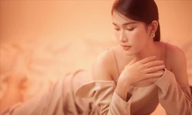 Á hậu Phương Anh gây 'ngỡ ngàng' cư dân mạng nhờ khả năng ngoại ngữ cực 'đỉnh'