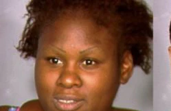 Cả gan 'mây mưa' trên xe cảnh sát