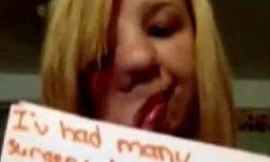 'Cô gái biến dạng' cầu xin đừng chế giễu mình