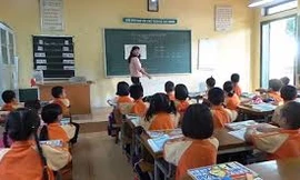 Thật ra giáo viên không có tiền thưởng tết. Ảnh mang tính minh họa