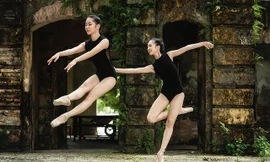 Bộ ảnh thiếu nữ múa ballet trong toà viện cổ thu hút dân mạng