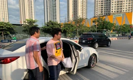 Trời nắng nóng, nhiều sĩ tử 'cưỡi xế hộp' đi thi