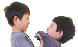 Những đứa trẻ "chuyên bắt nạt bạn" hay "bị bạn bắt nạt" đều có những mối lo