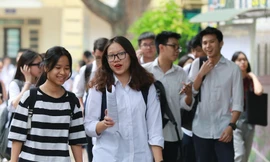 Thí sinh dự thi vào lớp 10 tại Hà Nội. Ảnh: Như Ý