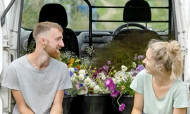 Aimee và Tyler Morrison, cùng 25 tuổi, đến từ Salisbury (Wiltshire) không có kinh nghiệm làm vườn, song vẫn thuê một mảnh đất và bắt đầu gieo trồng từ tháng 6/2018.