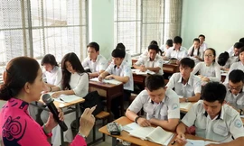 TS Hoàng Ngọc Vinh cảnh báo tình trạng giáo viên thất nghiệp.