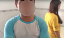 Hình ảnh người phụ nữ bị bắt quả tang trong phòng nghỉ. Ảnh cắt từ video