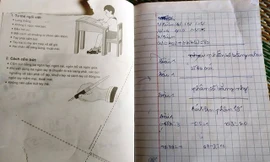 Những vở học của những học sinh "ngồi nhầm lớp"