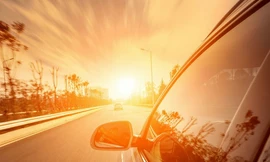 Đỗ xe lâu dưới nắng gây hại thế nào?