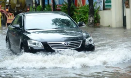 Những cách để tài xế tự 'giải cứu' khi đường ngập