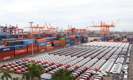 Ô tô nhập khẩu giảm mạnh trong tháng 8