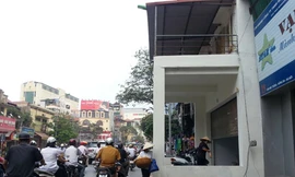 Xây nhà trên... vỉa hè, lòng đường