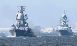 Chiến hạm Nga nườm nượp tiến về St.Petersburg