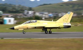 Giữa căng thẳng thương mại Trung-Mỹ:Trung Quốc thử tiêm kích FTC-2000G