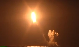 Tàu ngầm Nga khai hoả 4 tên lửa đạn đạo liên lục địa Bulava