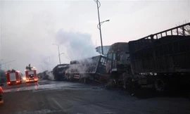 Hiện trường vụ nổ gần thành phố Shenghua của Trung Quốc rạng sáng nay. Ảnh: Xinhua