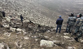 Hiện trường vụ cường kích Su-25 gặp nạn. Ảnh: RIA Novosti