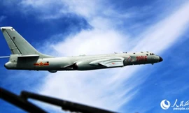 Máy bay ném bom H-6K của Trung Quốc.