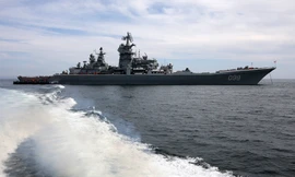 Cận cảnh tuần dương hạm Peter Đại đế thị uy sức mạnh