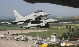 Máy bay chiến đấu Eurofighter không đủ sức đương đầu với hệ thống phòng không S-400 Triumph. Ảnh: Sputnik