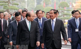 Trong khuôn khổ chuyến thăm, Thủ tướng Hun Sen đã hội đàm với Thủ tướng Nguyễn Xuân Phúc; chào xã giao Tổng Bí thư, Chủ tịch nước Nguyễn Phú Trọng; hội kiến Chủ tịch Quốc hội Nguyễn Thị Kim Ngân; gặp gỡ Đoàn đại biểu Hội hữu nghị Việt Nam-Campuchia; dự Di