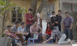 Nhà trọ Balanha: Rớm nước mắt cảnh Bách làm chó, vượn cả sâu đo để được đạo diễn “nhớ mặt“