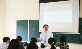 Giáo sư được kéo dài thời gian giảng dạy 10 năm