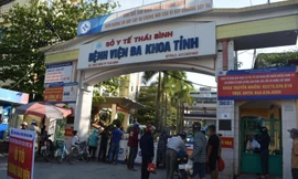 Phong toả Bệnh viện Đa khoa tỉnh Thái Bình vì liên quan đến lịch trình di chuyển của một nữ bệnh nhân COVID-19 - Ảnh: Hoàng Long