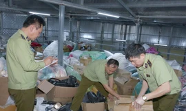 Kho hàng nhái rộng 1.00m2 vừa bị phát hiện, bắt giữ tại Ninh Bình - Ảnh: Hoàng Long